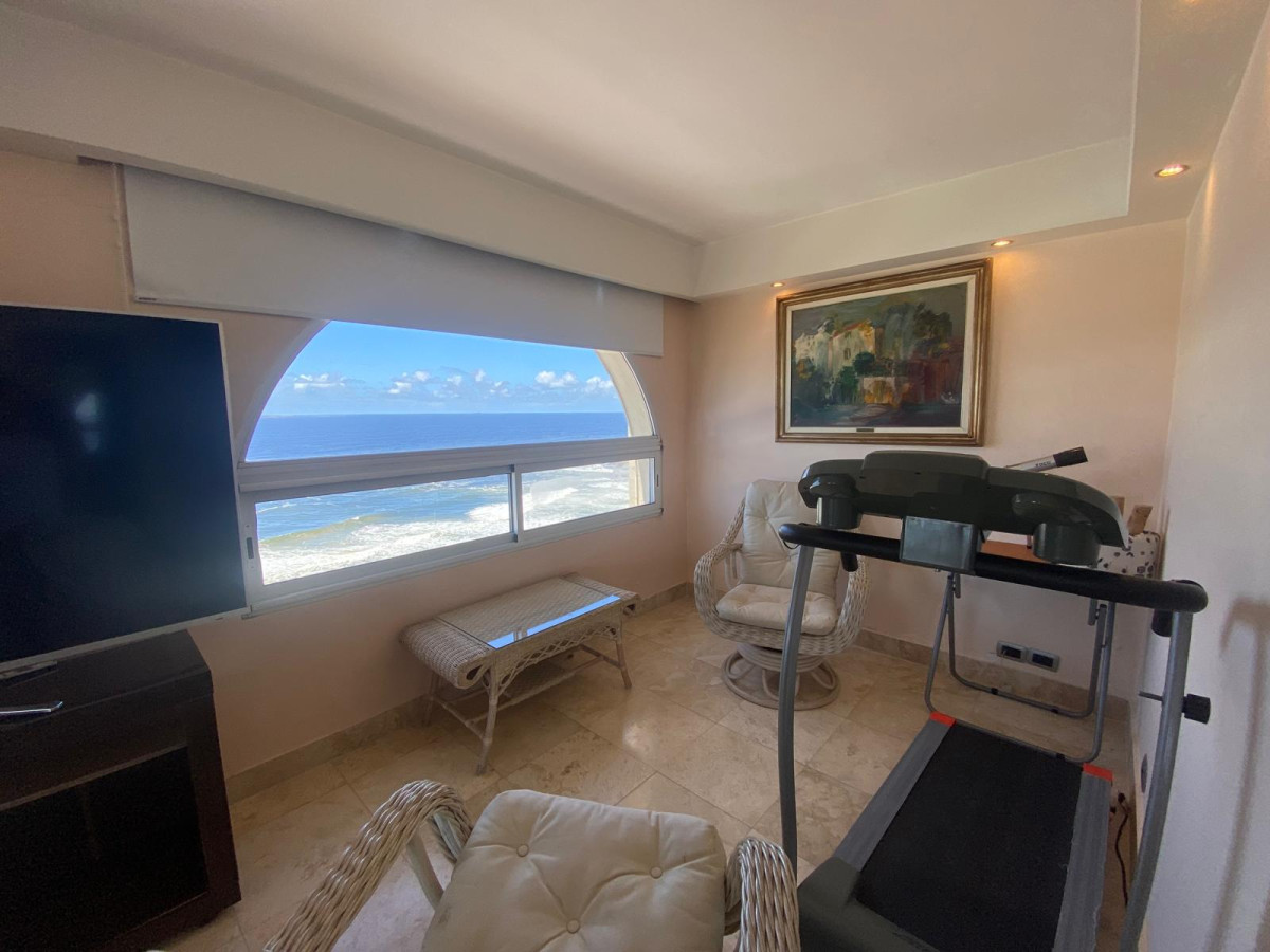 Apartamento ID.2845 - Piso alto, excelente vista a las Playas Brava y Mansa