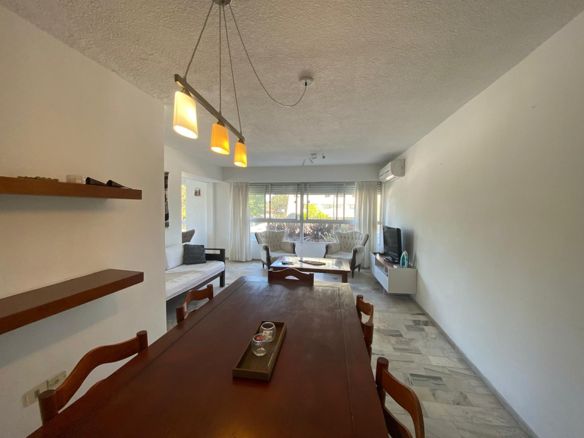 Apartamento ID.2742 - Amplio apartamento, con terraza cerrada, y garage