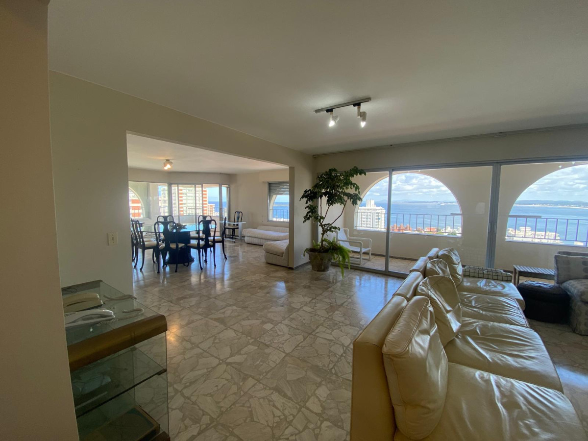 Apartamento ID.2844 - Excelente vista, terraza, piso alto