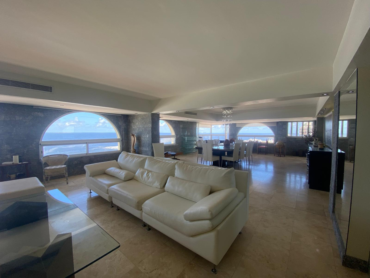 Apartamento ID.2845 - Piso alto, excelente vista a las Playas Brava y Mansa