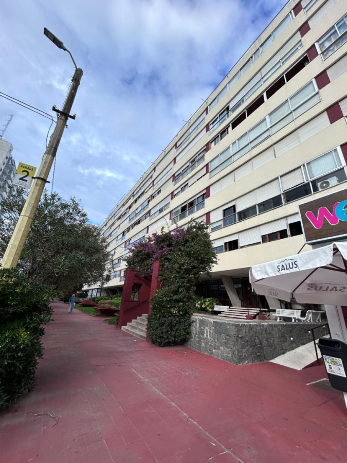 Apartamento ID.1637 - Apto en Venta en Edificio Islamar - Reciclado - Vista al Frente 