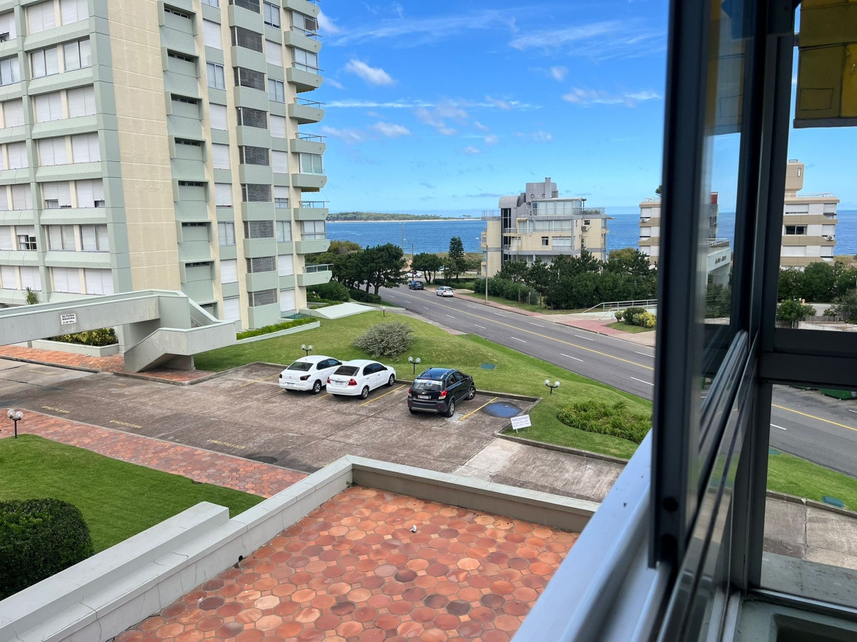 Apartamento ID.2752 - Hermoso apartamento, con terraza y vista al mar 