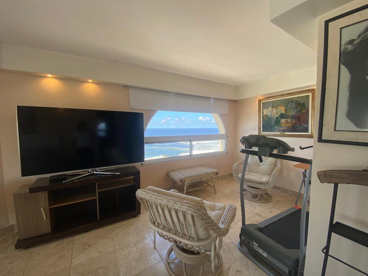 Apartamento ID.2845 - Piso alto, excelente vista a las Playas Brava y Mansa
