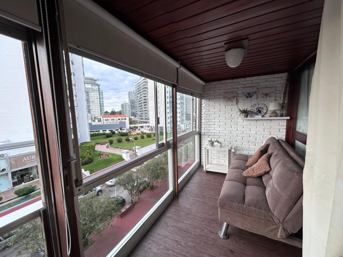 Apartamento ID.1637 - Apto en Venta en Edificio Islamar - Reciclado - Vista al Frente 