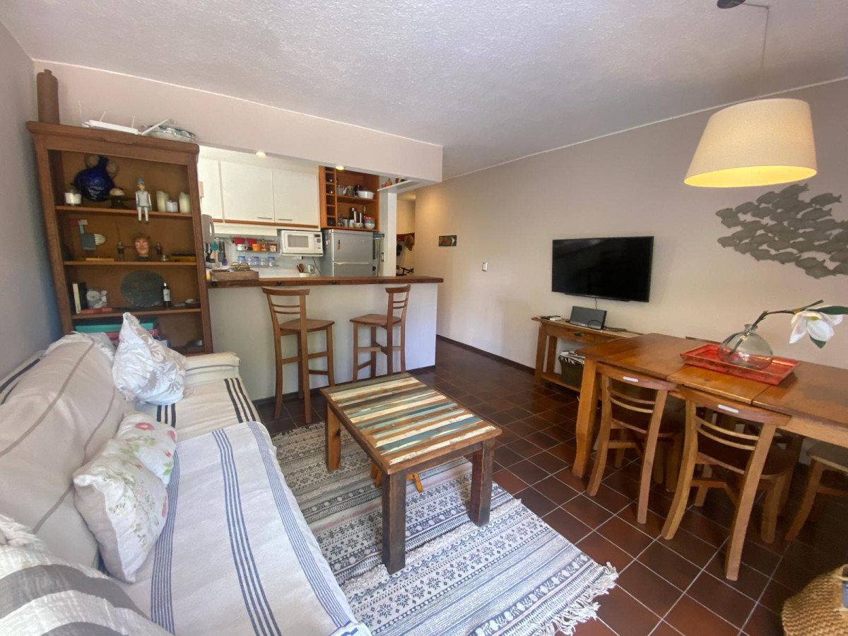 Apartamento ID.2848 - Comodo apto, reciclado, con terraza y cochera 