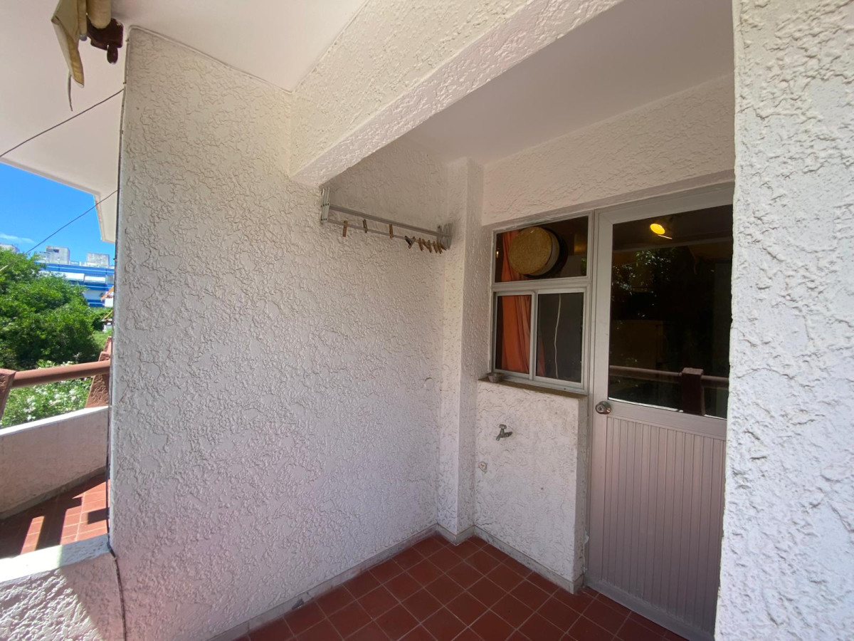 Apartamento ID.1375 - Primer piso por escalera, con cochera 