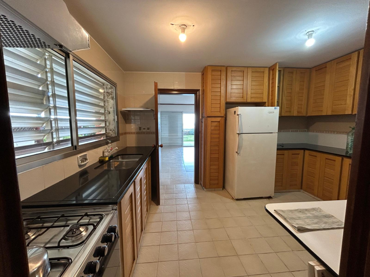 Apartamento ID.2939 - Hermoso apto en venta, Planta Baja, jardin propio con vista a la Playa Brava 