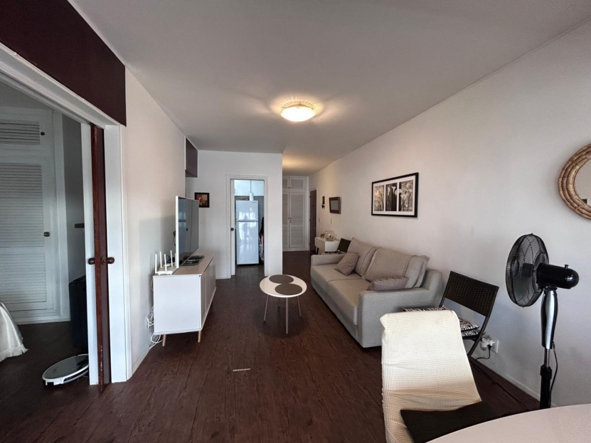 Apartamento ID.1637 - Apto en Venta en Edificio Islamar - Reciclado - Vista al Frente 