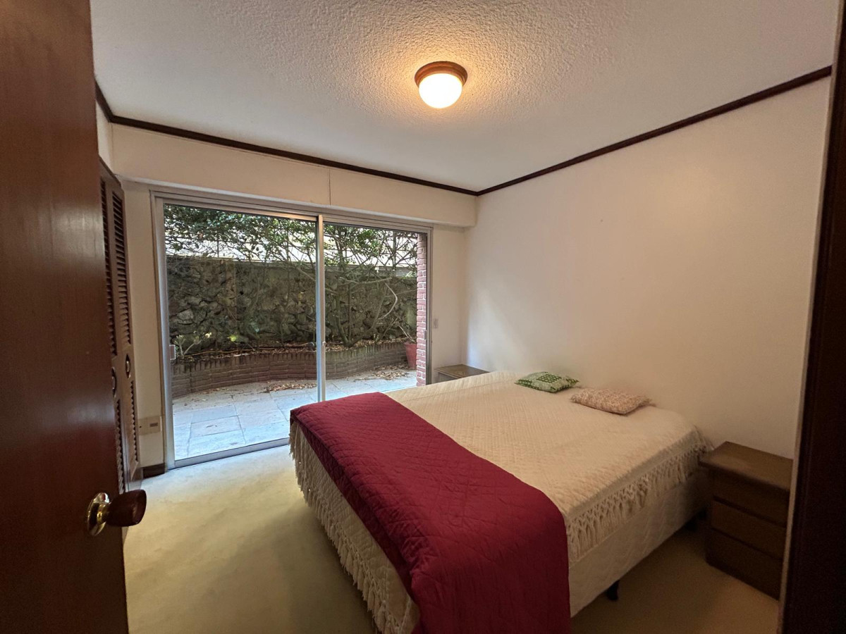 Apartamento ID.2939 - Hermoso apto en venta, Planta Baja, jardin propio con vista a la Playa Brava 