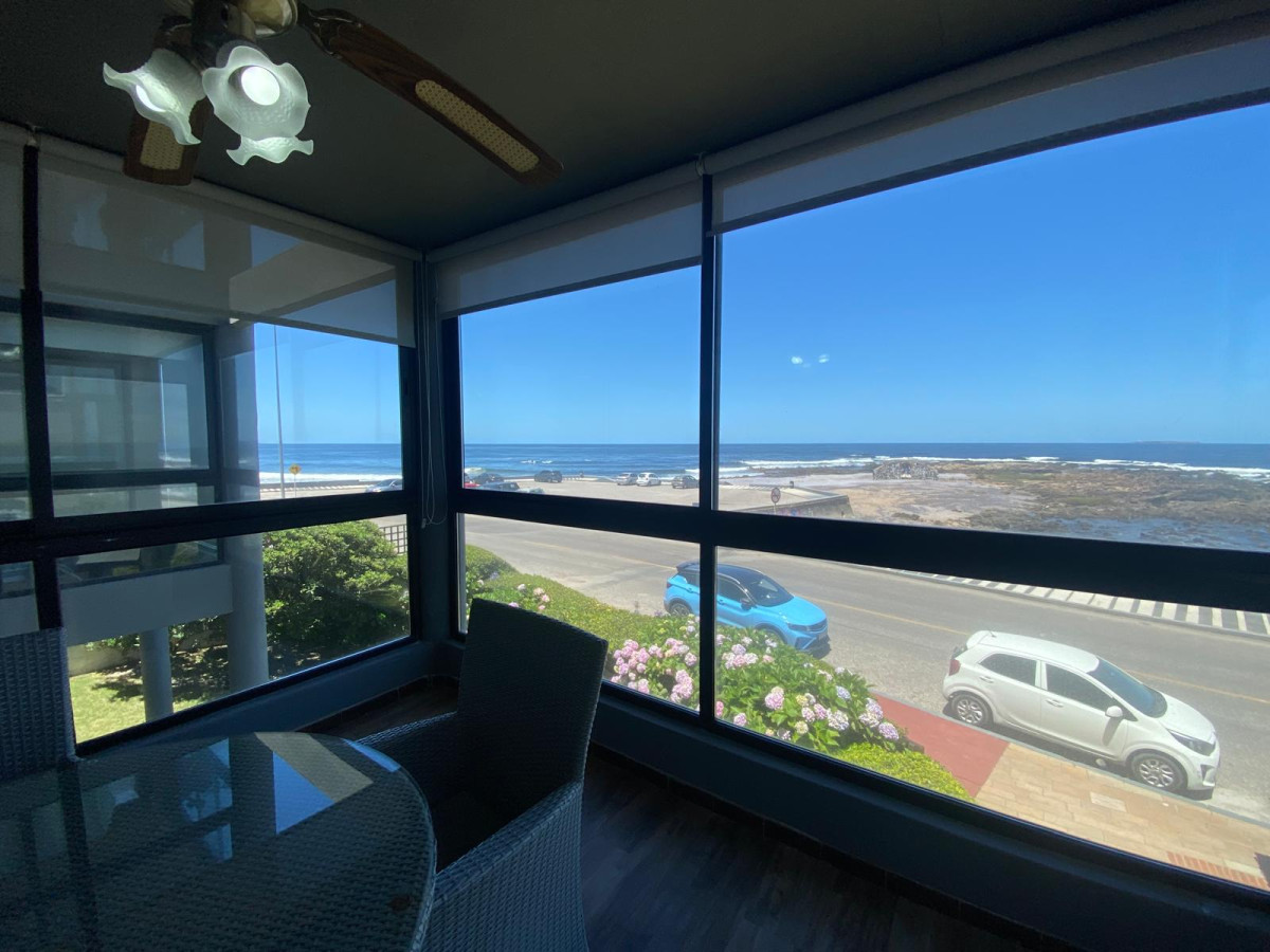 Apartamento ID.2850 - Excelente vista a la Playa Brava, Ideal para vivir todo el año