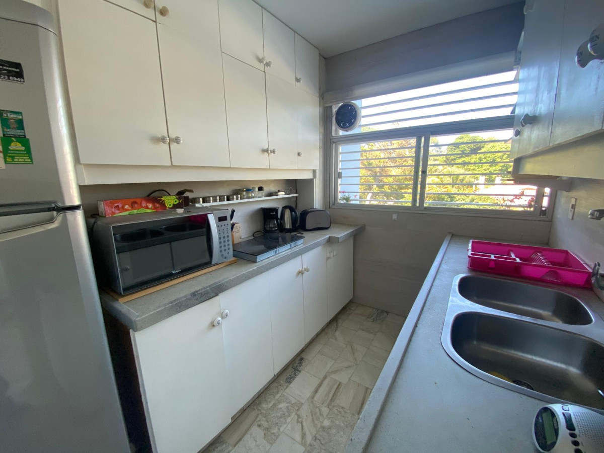 Apartamento ID.2742 - Amplio apartamento, con terraza cerrada, y garage