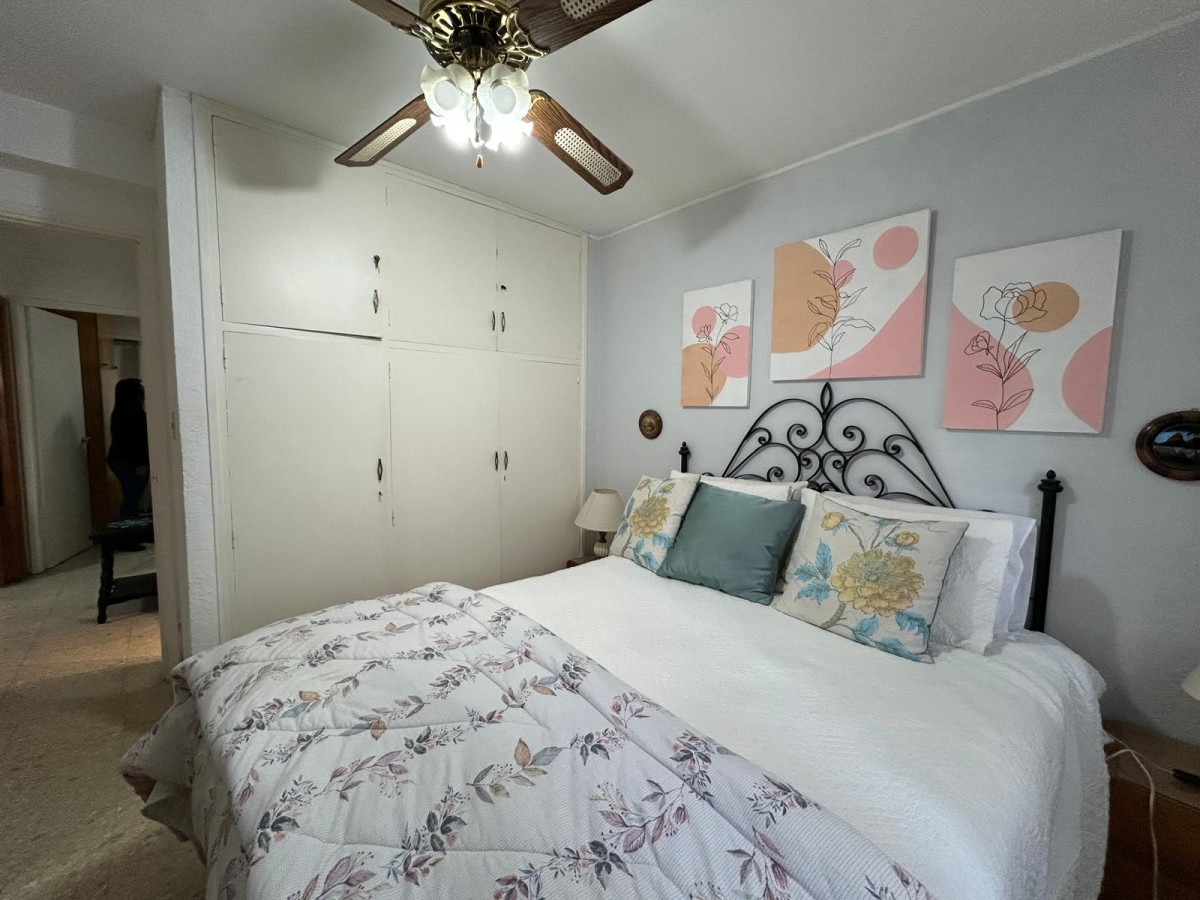 Apartamento ID.2945 - Se vende apto, con terraza, parrillero propio, a metros de las Playas