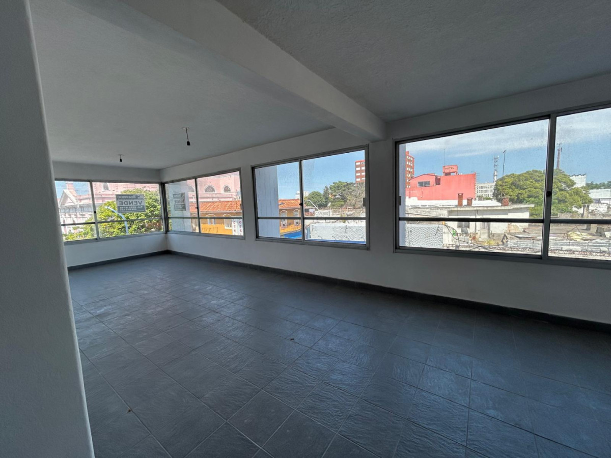 Apartamento ID.2982 - Centro de Maldonado - Ideal para oficina o consultorio 