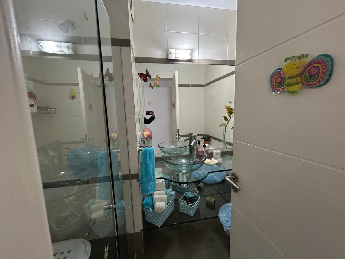 Apartamento ID.1252 - Venta de apto muy amplio, con terraza con parrillero cerrado y estufa a leña