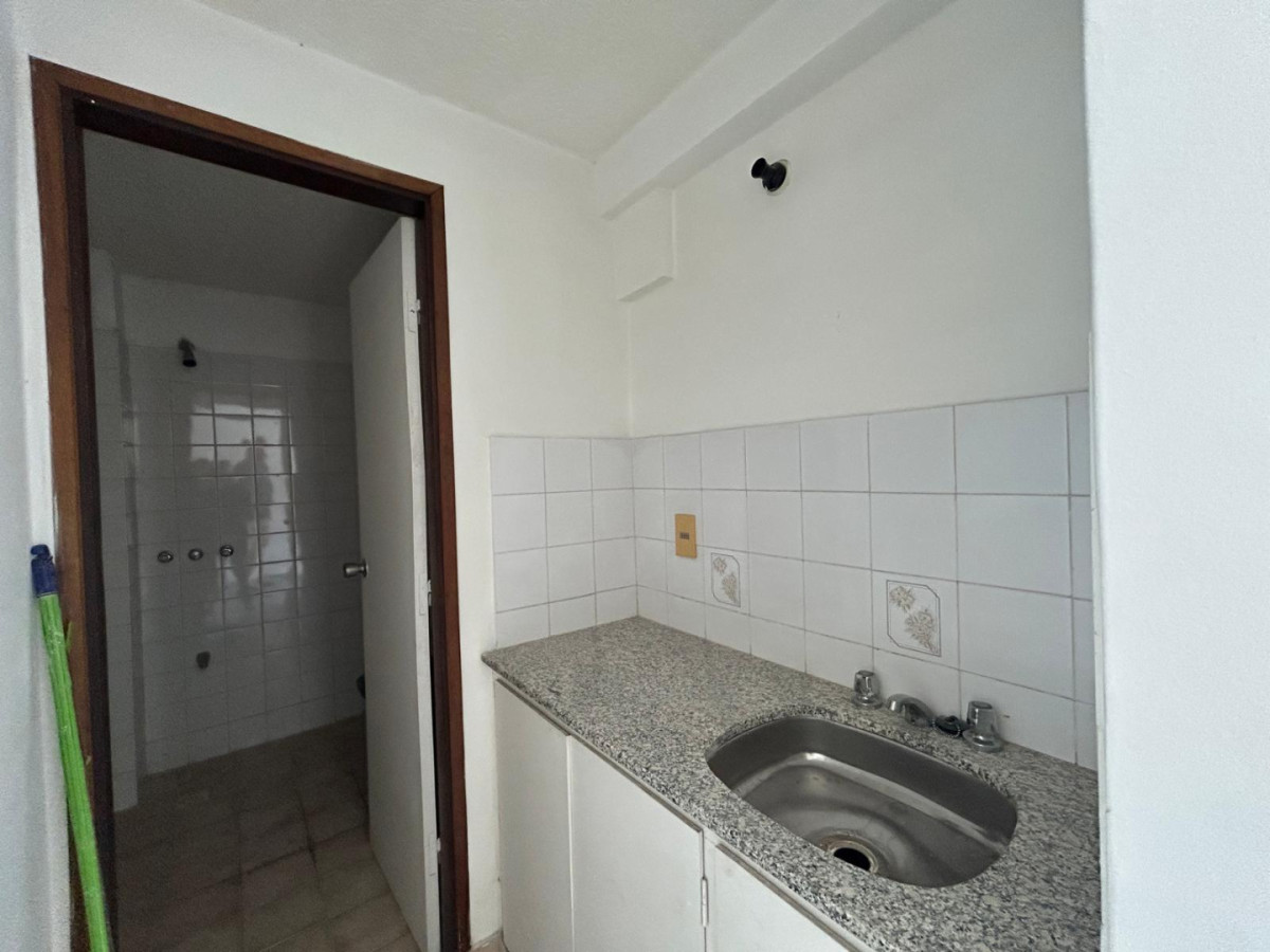 Apartamento ID.2982 - Centro de Maldonado - Ideal para oficina o consultorio 