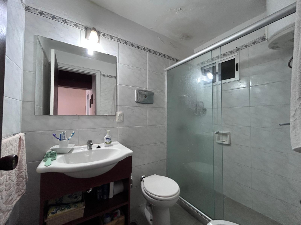 Apartamento ID.1637 - Apto en Venta en Edificio Islamar - Reciclado - Vista al Frente 