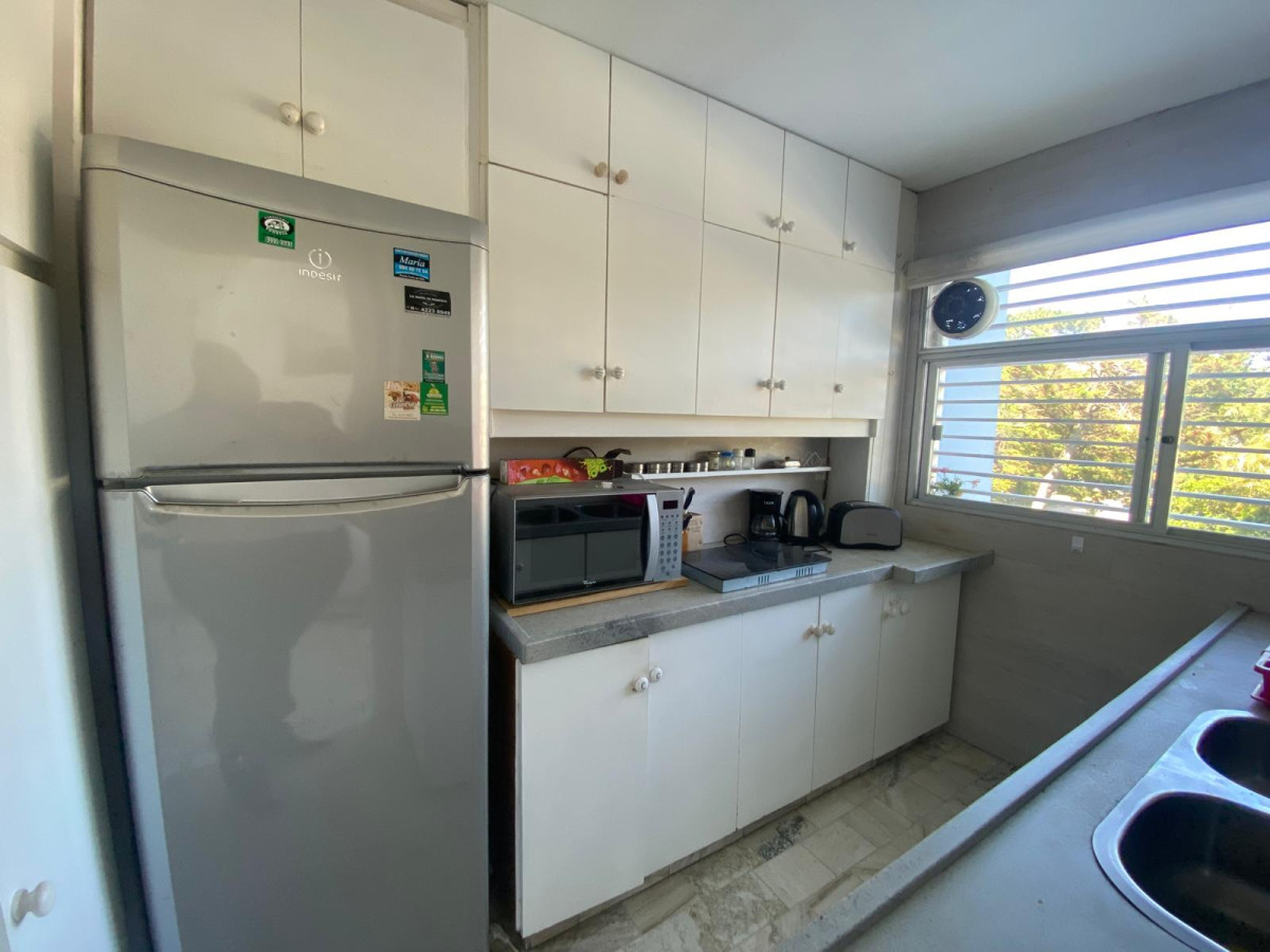 Apartamento ID.2742 - Amplio apartamento, con terraza cerrada, y garage