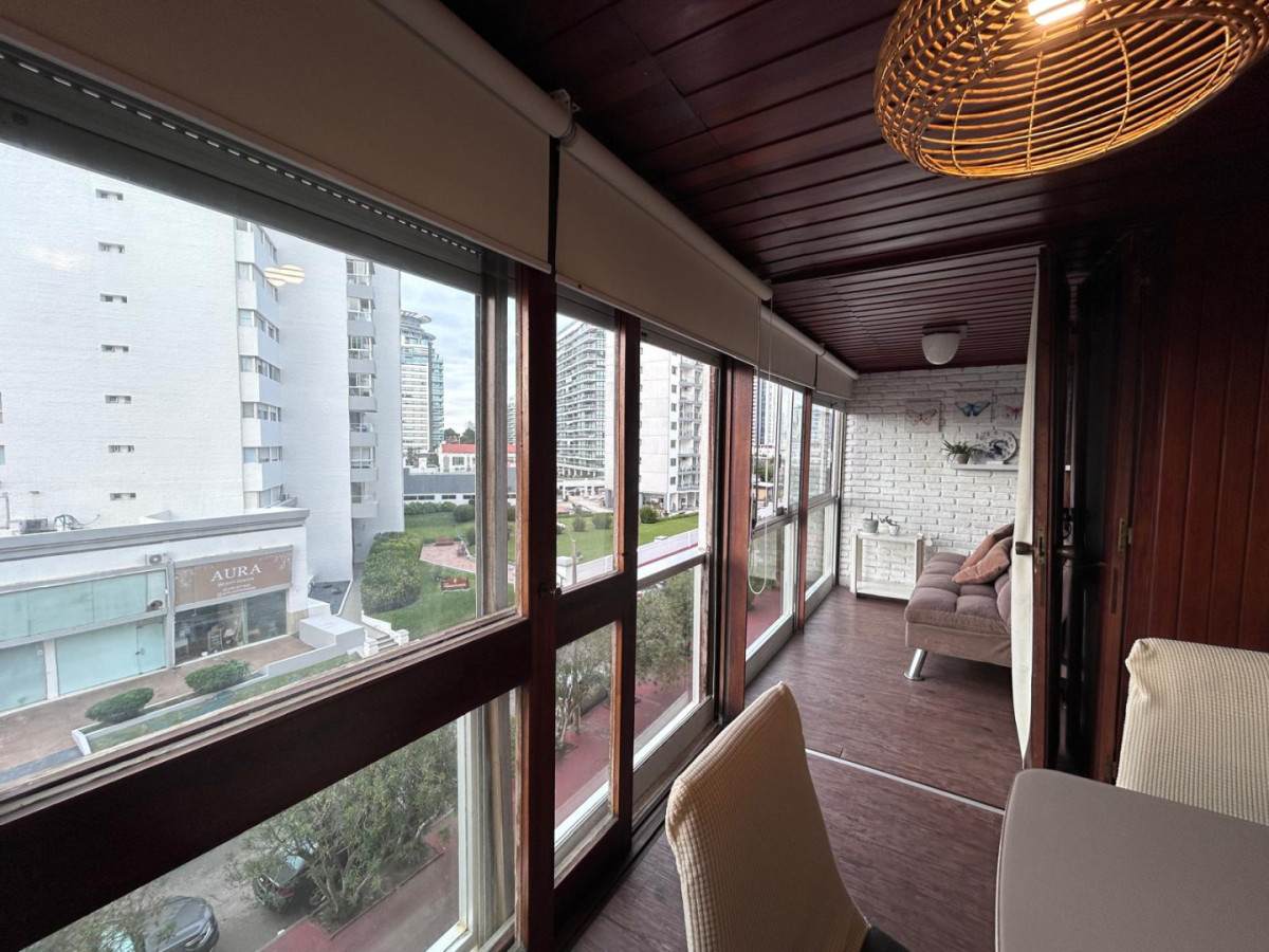 Apartamento ID.1637 - Apto en Venta en Edificio Islamar - Reciclado - Vista al Frente 