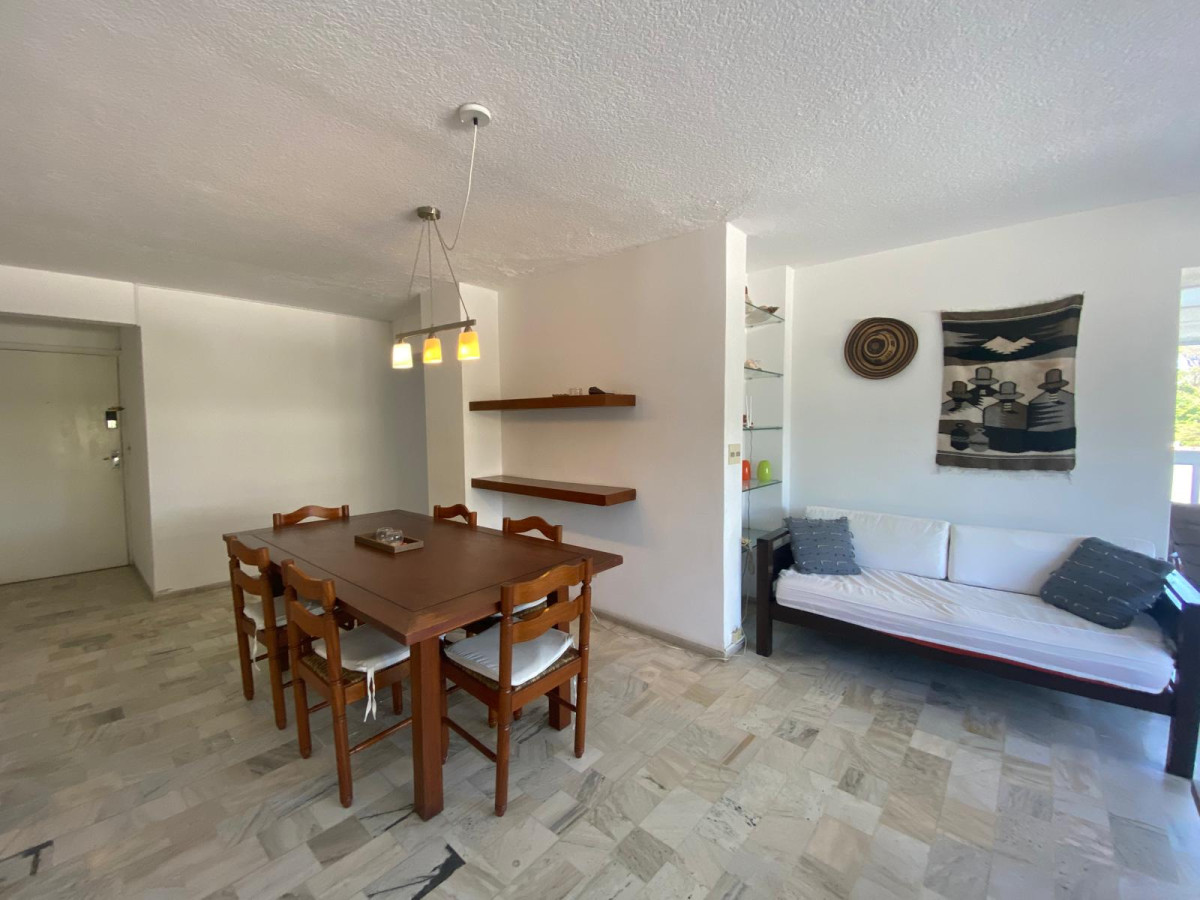 Apartamento ID.2742 - Amplio apartamento, con terraza cerrada, y garage