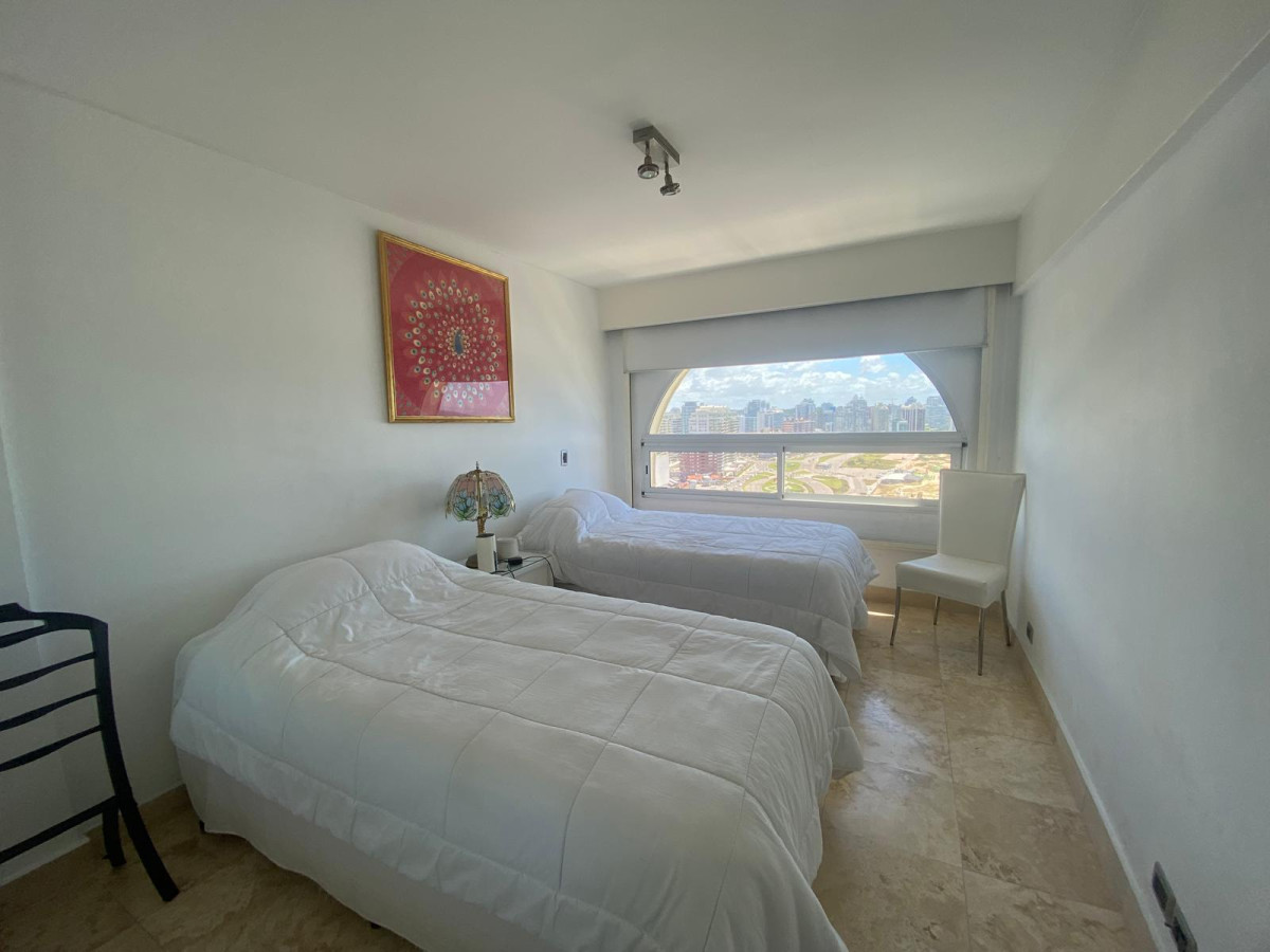 Apartamento ID.2845 - Piso alto, excelente vista a las Playas Brava y Mansa