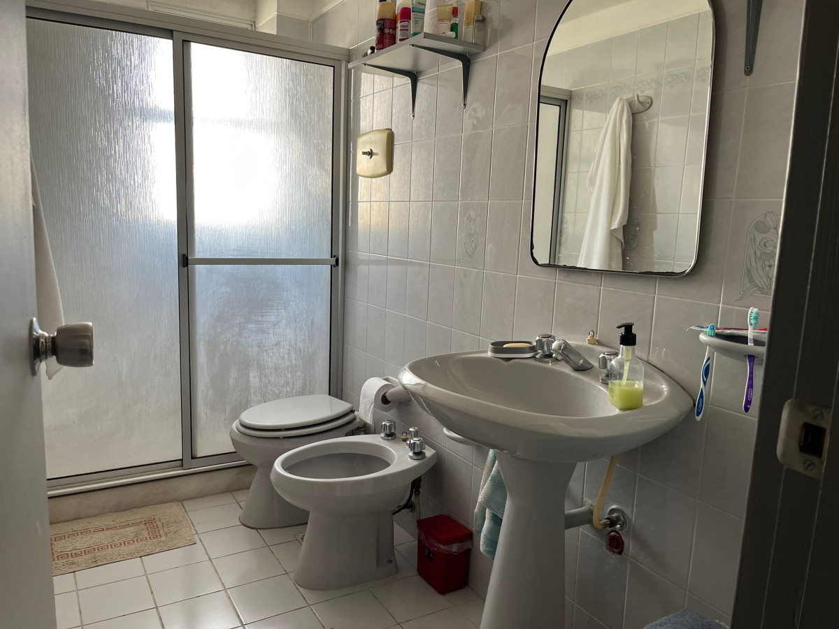 Apartamento ID.2799 - Hermoso apartamento a la venta, con terraza, parrillero, cochera 