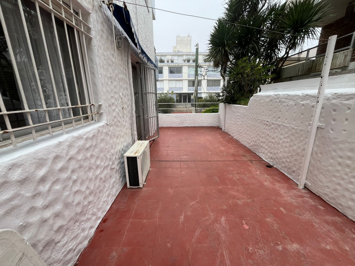 Apartamento ID.2769 - Alquiler anual, con terraza y cochera 