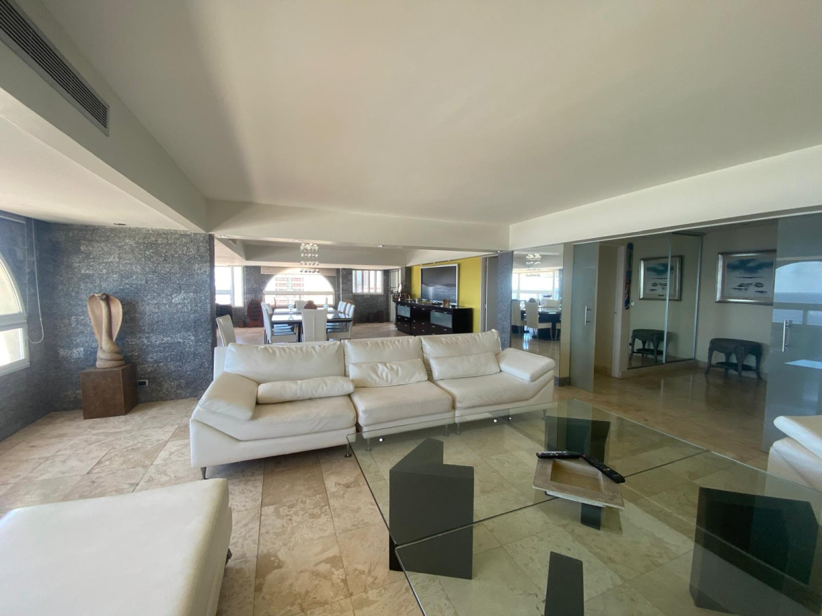 Apartamento ID.2845 - Piso alto, excelente vista a las Playas Brava y Mansa