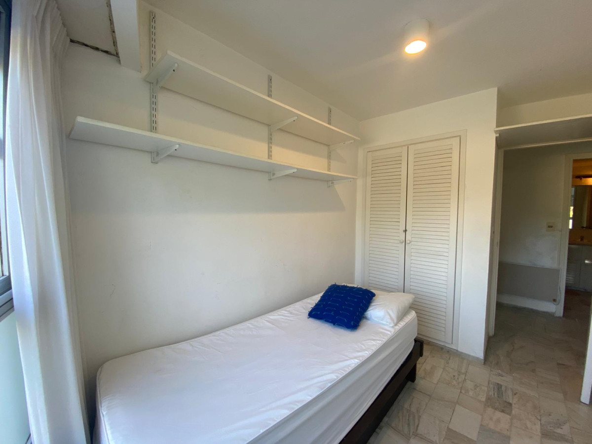Apartamento ID.2742 - Amplio apartamento, con terraza cerrada, y garage