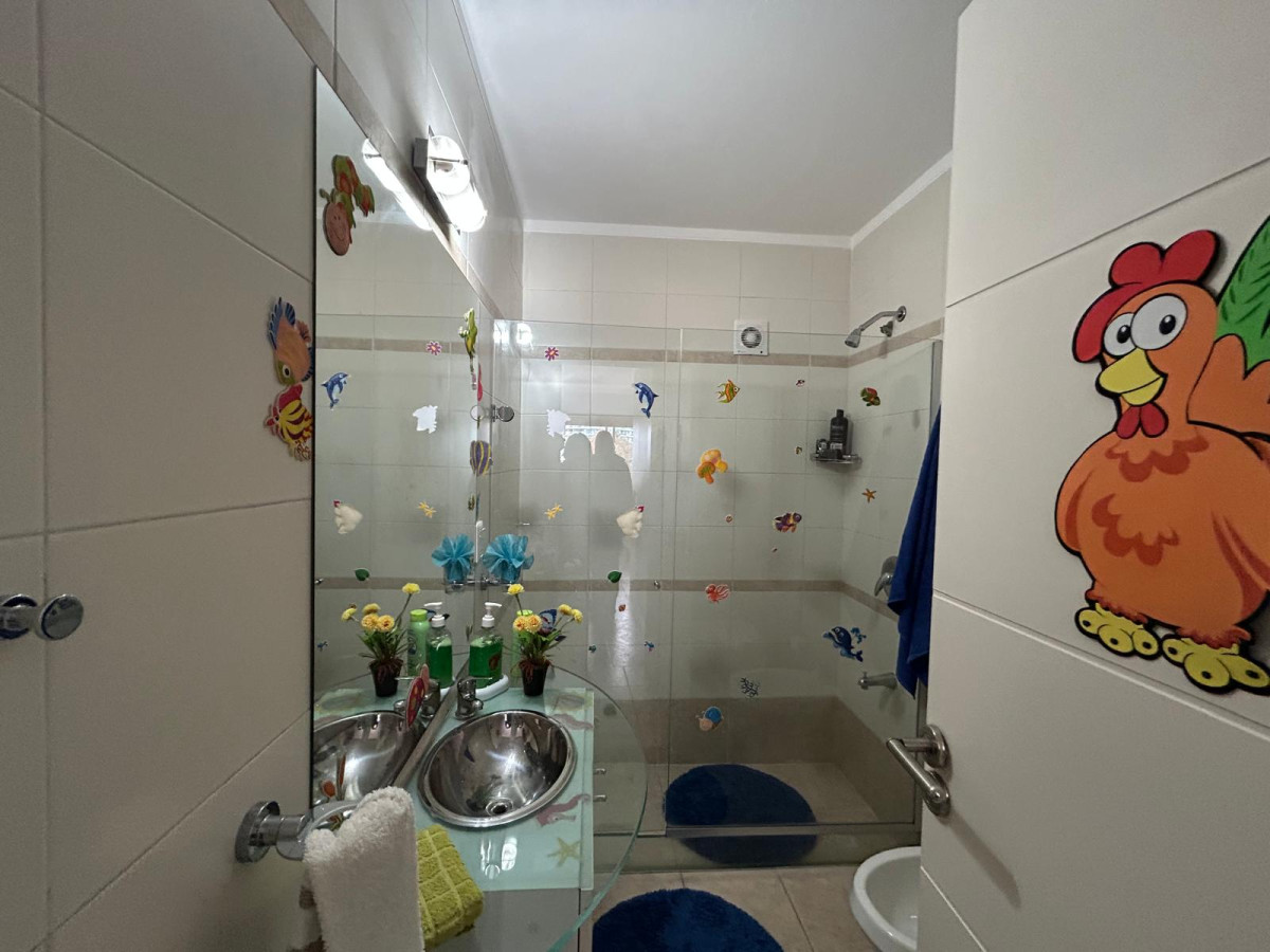 Apartamento ID.1252 - Venta de apto muy amplio, con terraza con parrillero cerrado y estufa a leña