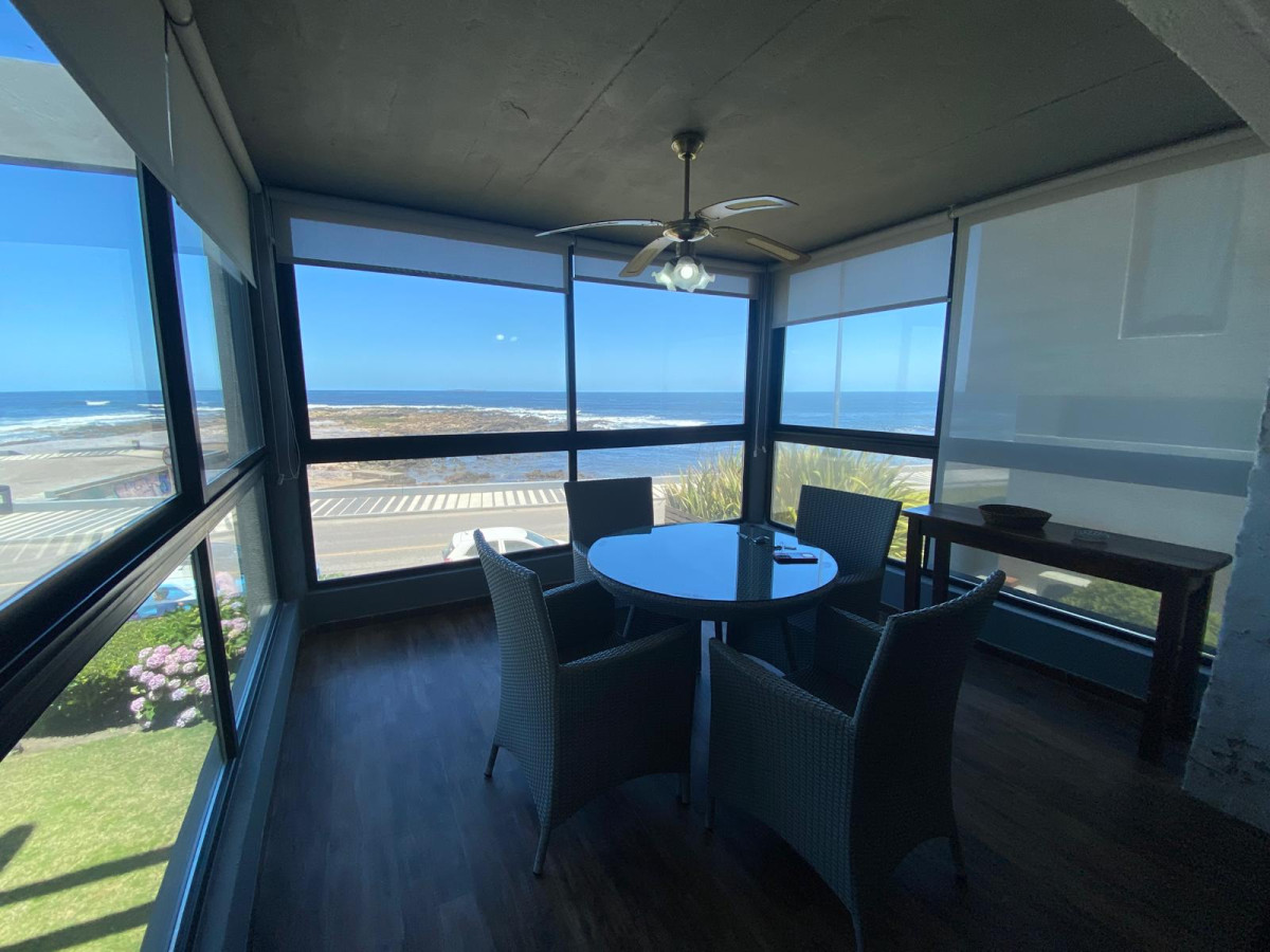 Apartamento ID.2850 - Excelente vista a la Playa Brava, Ideal para vivir todo el año