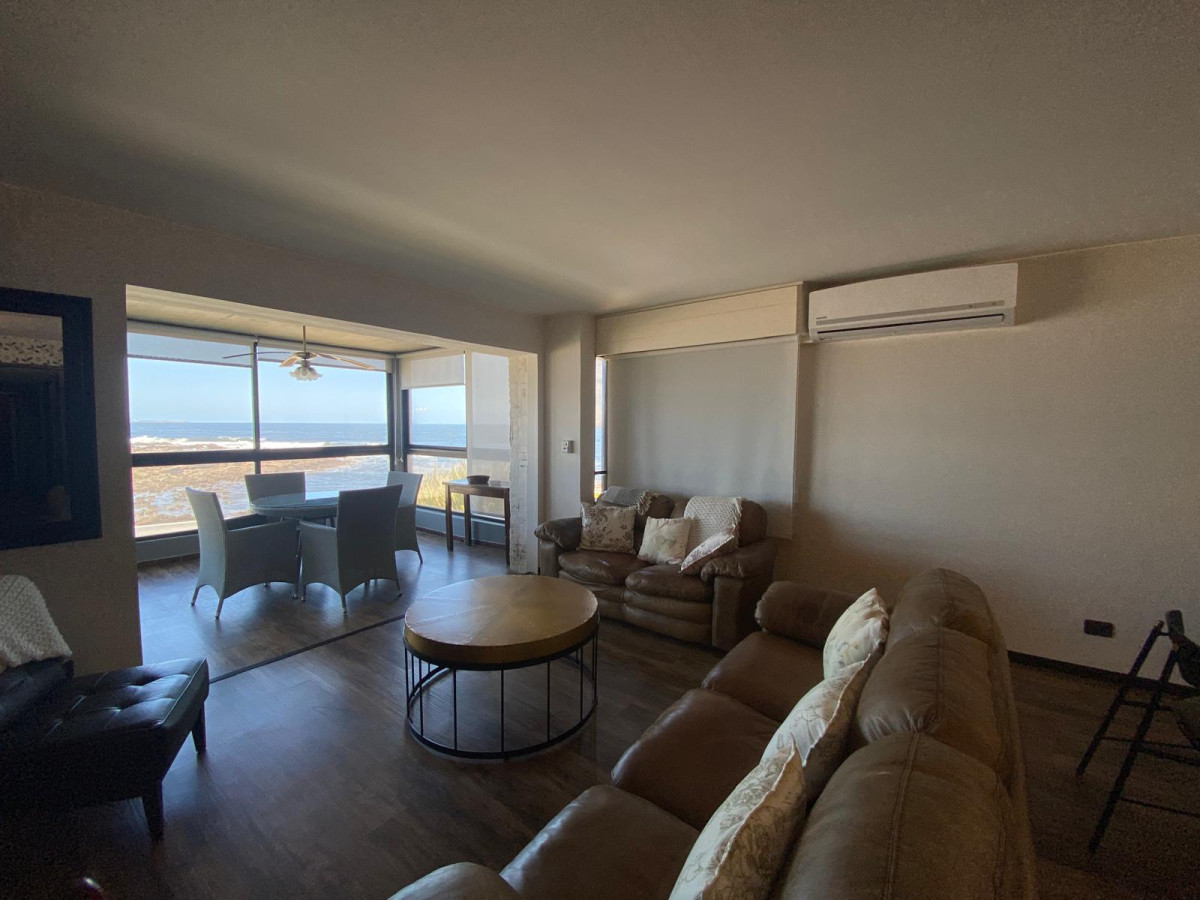 Apartamento ID.2850 - Excelente vista a la Playa Brava, Ideal para vivir todo el año