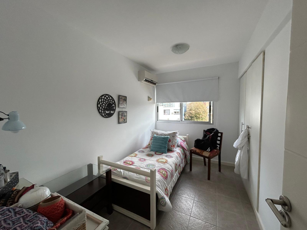Apartamento ID.1252 - Venta de apto muy amplio, con terraza con parrillero cerrado y estufa a leña