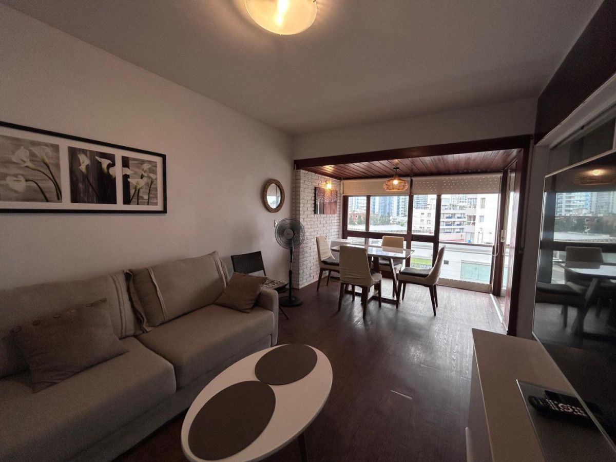 Apartamento ID.1637 - Apto en Venta en Edificio Islamar - Reciclado - Vista al Frente 