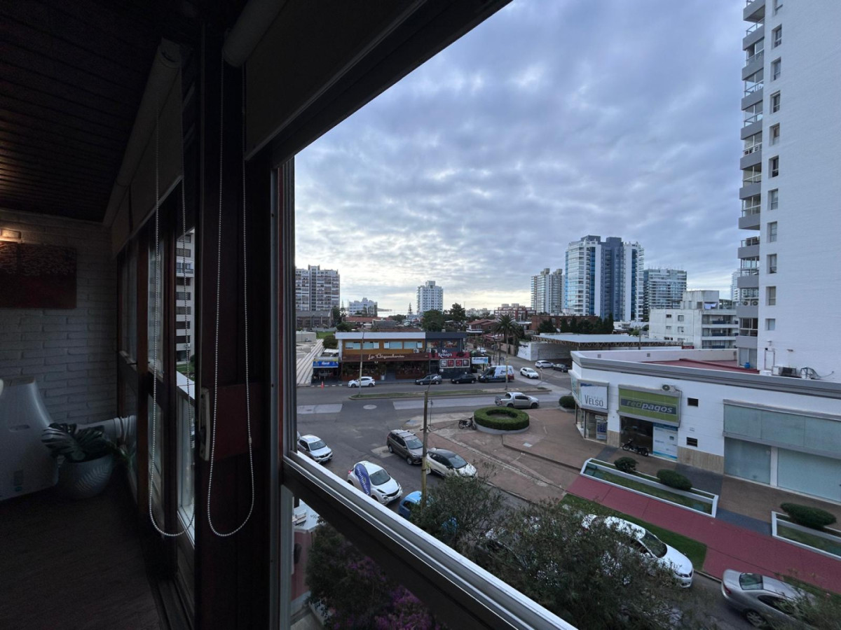 Apartamento ID.1637 - Apto en Venta en Edificio Islamar - Reciclado - Vista al Frente 