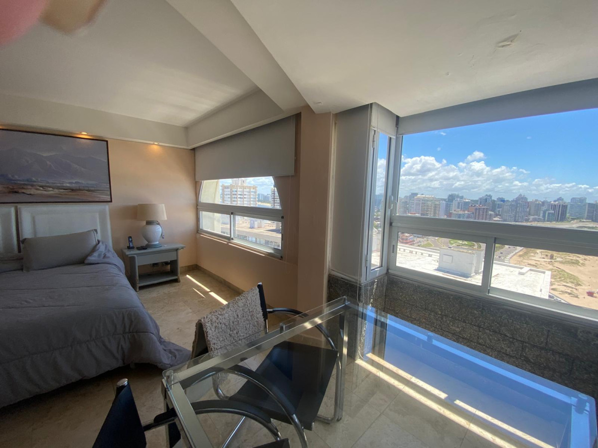 Apartamento ID.2845 - Piso alto, excelente vista a las Playas Brava y Mansa