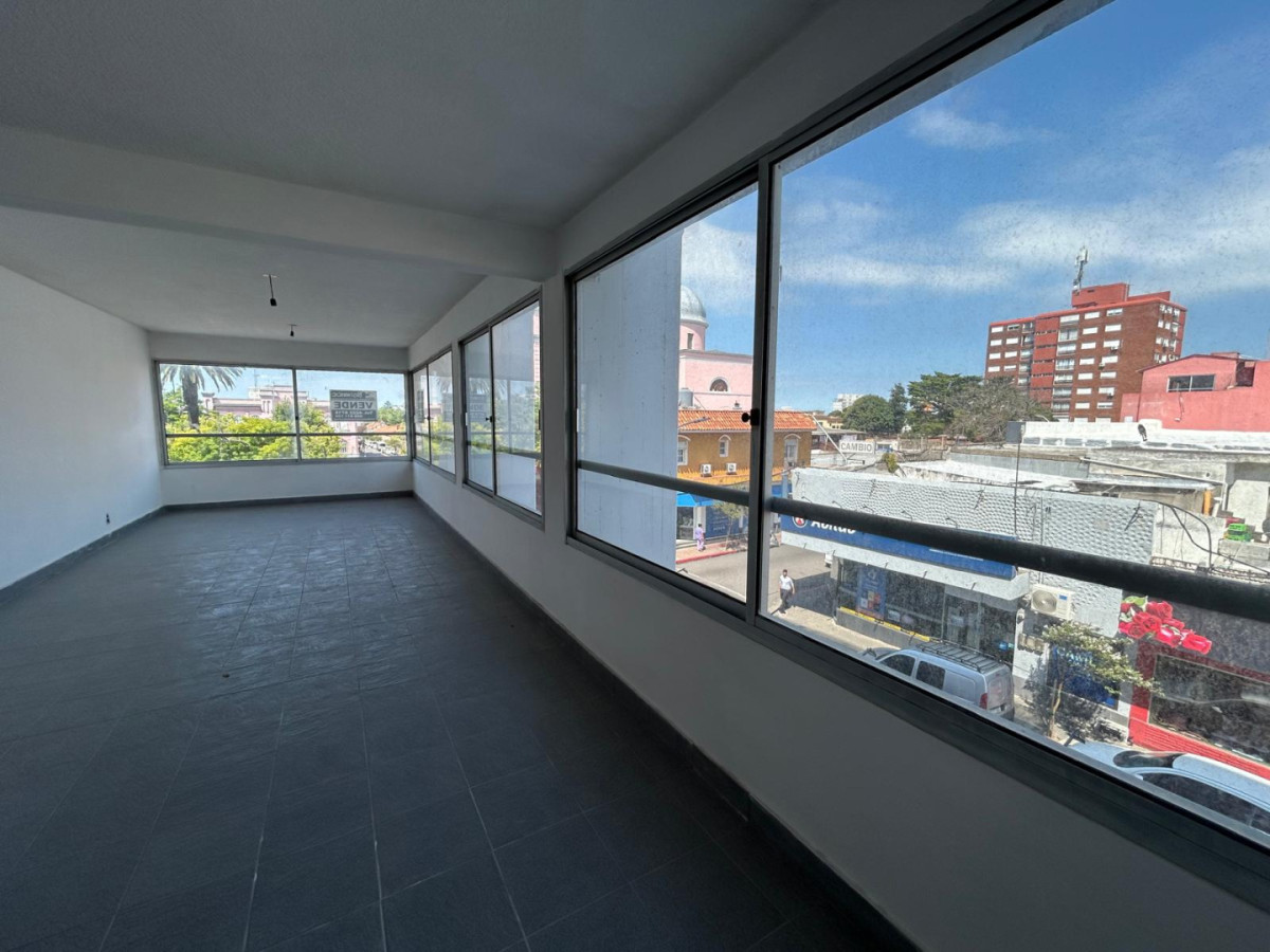 Apartamento ID.2982 - Centro de Maldonado - Ideal para oficina o consultorio 