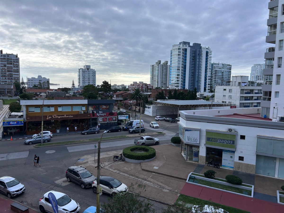 Apartamento ID.1637 - Apto en Venta en Edificio Islamar - Reciclado - Vista al Frente 