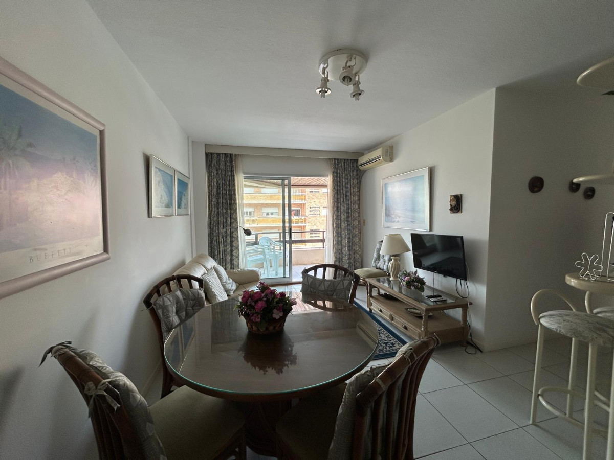 Apartamento ID.2654 - Muy lindo apartamento, con amplia terraza, garage