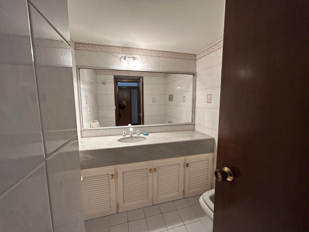 Apartamento ID.2939 - Hermoso apto en venta, Planta Baja, jardin propio con vista a la Playa Brava 