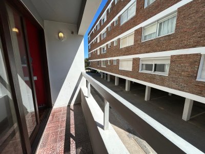 Apto en Alquiler para la temporada, a metros de la Playa Mansa 