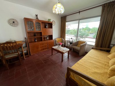 Alquiler anual, con terraza y cochera 