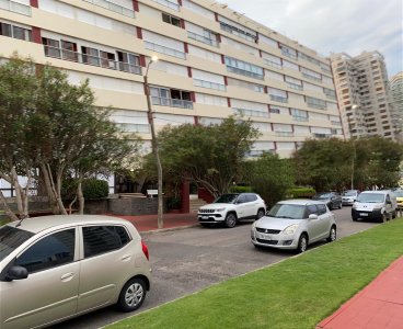 Edificio Islamar, a pocos metros de la Playa Brava 