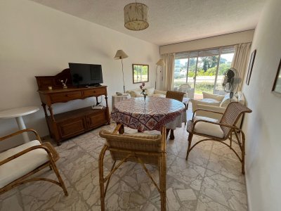 Muy lindo apartamento, con terraza y cochera amplia 