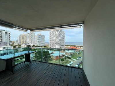 A 100 metros de la Playa Brava
