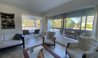 Amplio apartamento, con terraza cerrada, y garage