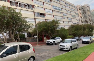 Edificio Islamar, a pocos metros de la Playa Brava