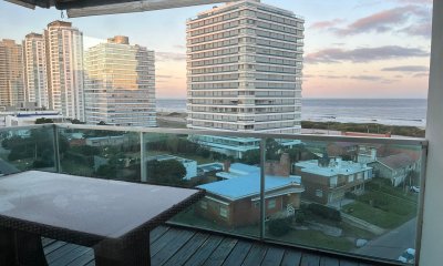 Hermoso apartamento con terraza y vista a la Playa Brava