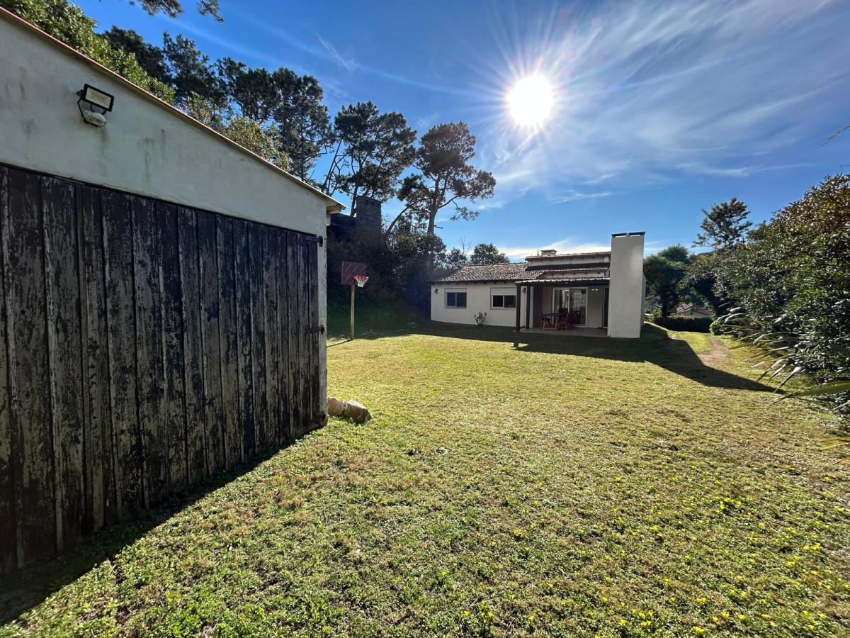 Casa ID.2501 - Se vende Muy linda casa, ideal para vivir todo el año en la zona de Roosevelt.