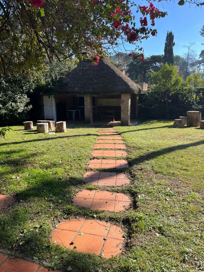 Casa ID.2502 - Hermoso chalet, Disponible en Alquiler Anual 