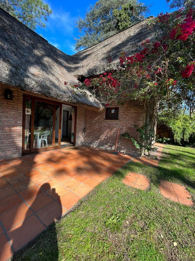 Casa ID.2502 - Hermoso chalet, Disponible en Alquiler Anual 